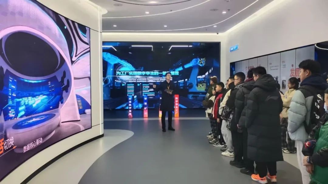 踐行公益 彰顯擔當！捷瑞數字聯(lián)合愛(ài)心組織舉辦數字科普體驗活動(dòng)